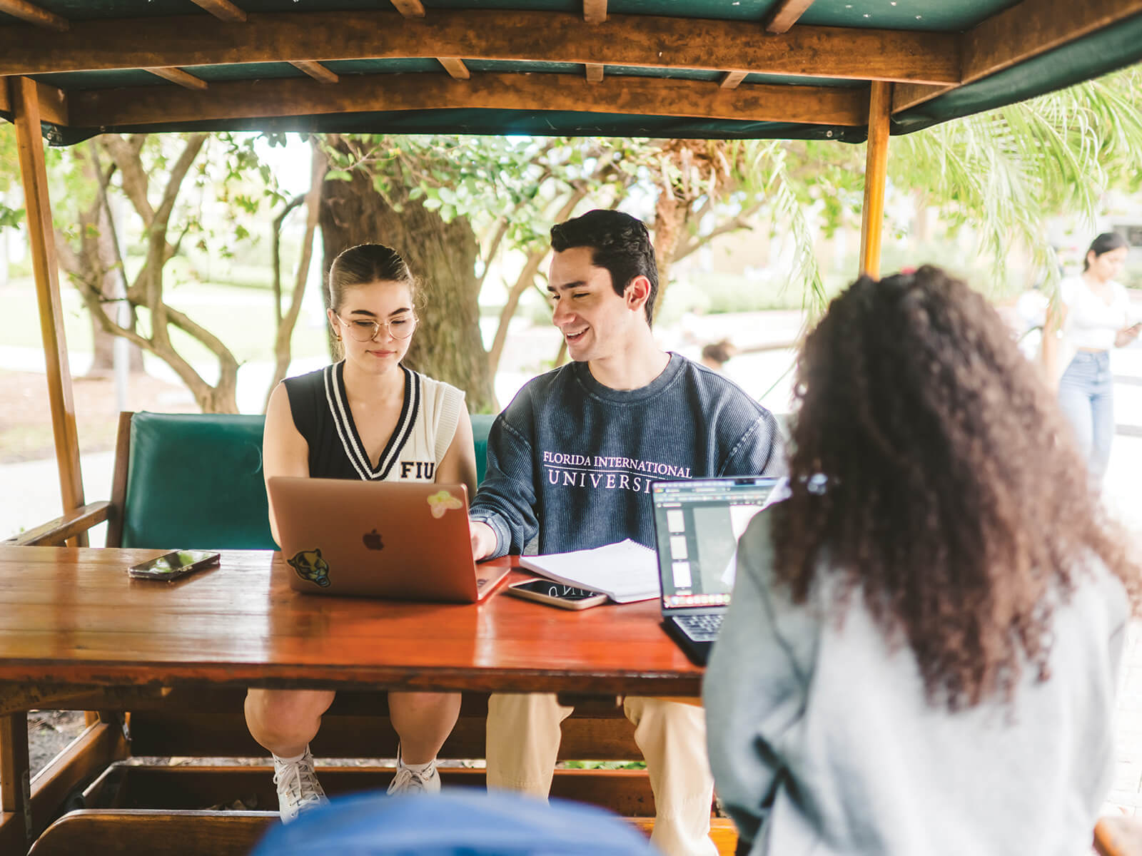 FIU students studying outdoors